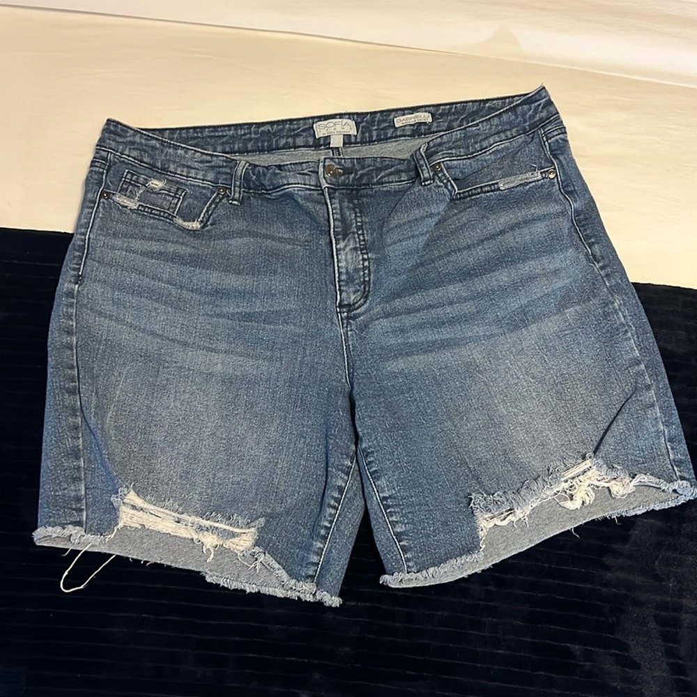 Sofia Jeans Gabriella Bermuda Short